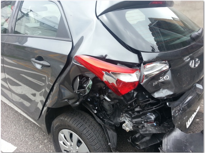 Parado no farol as 22:20... quando uma individuo alcoolizado faz isto!