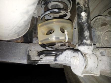 Urethane Cushion na suspensão traseira lado direito.