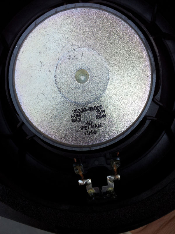 Detalhe da potência do falantes originais