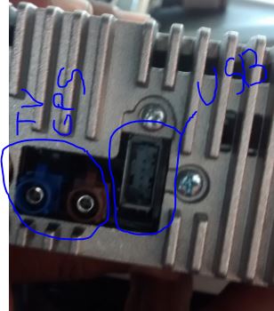 Foto da traseira da Central Multimídia.