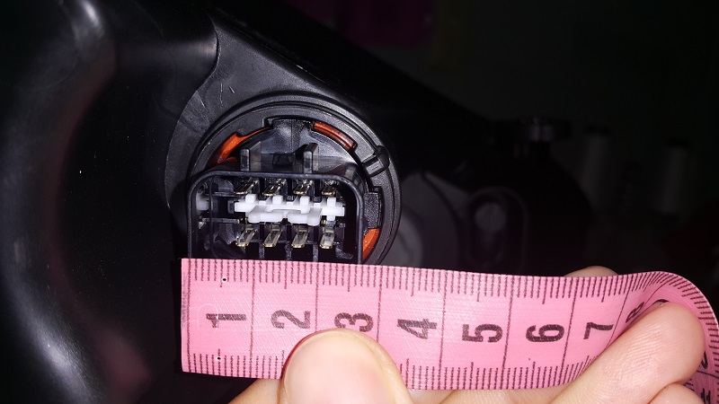 Esse é o conector do Farol premium