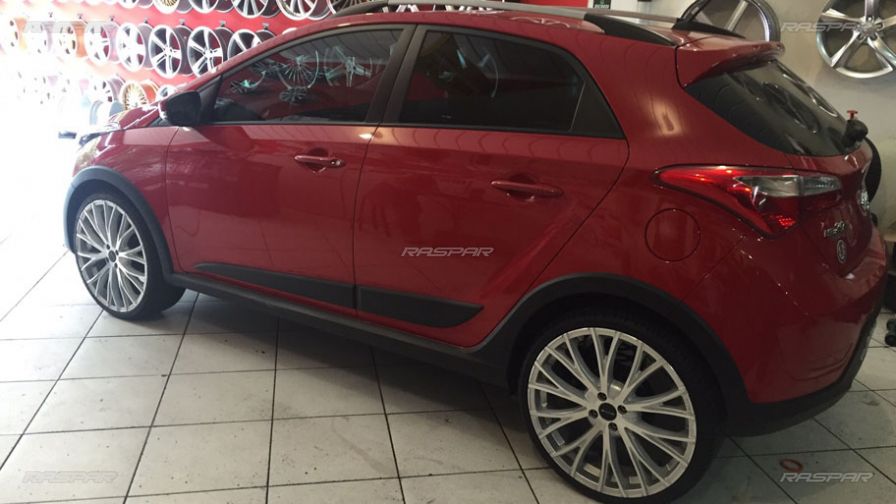 hyundai-hb20x-2015-com-rodas-aro-20-2_896x504.jpg